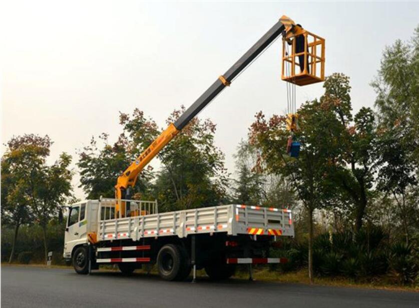 東風(fēng)天錦徐工8噸隨車吊