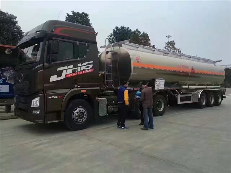 鋁合金半掛油罐車（35噸）