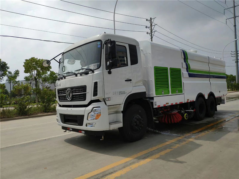 東風(fēng)天龍掃路車（15噸）