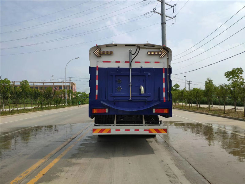 東風(fēng)天龍掃路車（15噸）