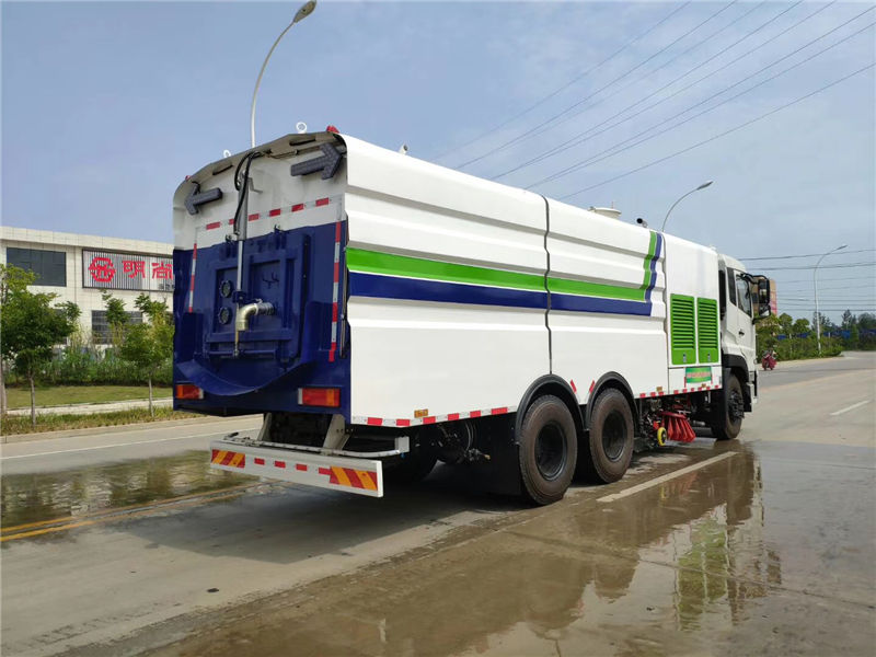 東風(fēng)天龍掃路車（15噸）