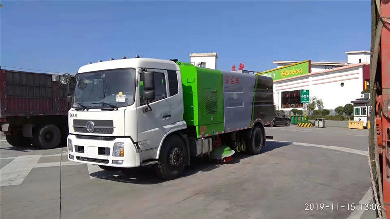 東風(fēng)天錦吸塵車（8噸）